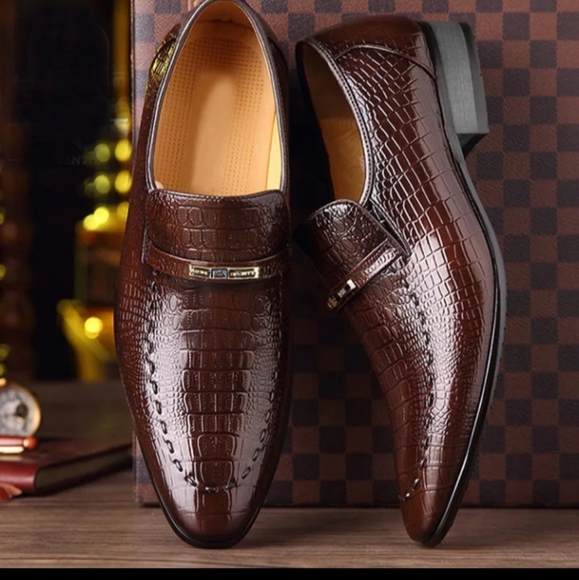 Shoe - Picture 2 of 3